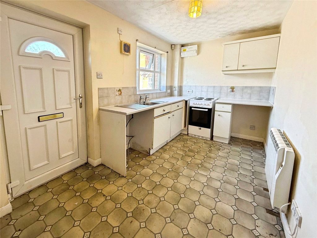 Property photo 2 of 7 Kitchen