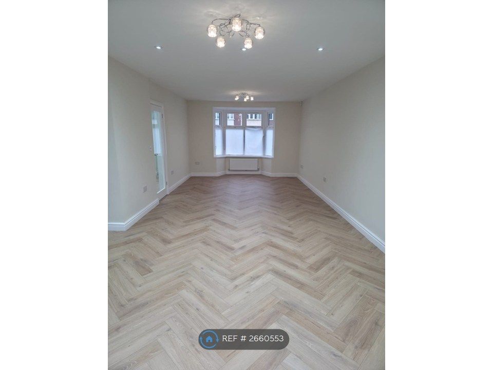 Property photo 3 of 13 Lounge