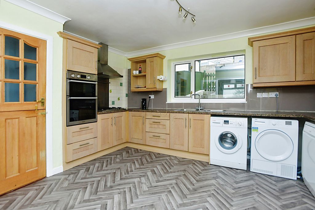 Property photo 2 of 14 Kitchen