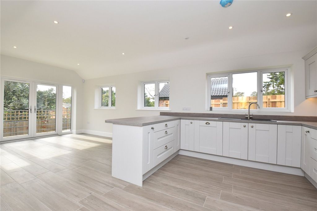 Property photo 3 of 12 Picture No. 10