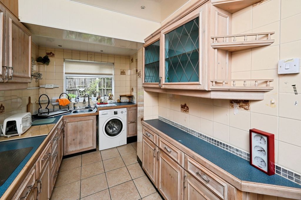 Property photo 3 of 21 Kitchen