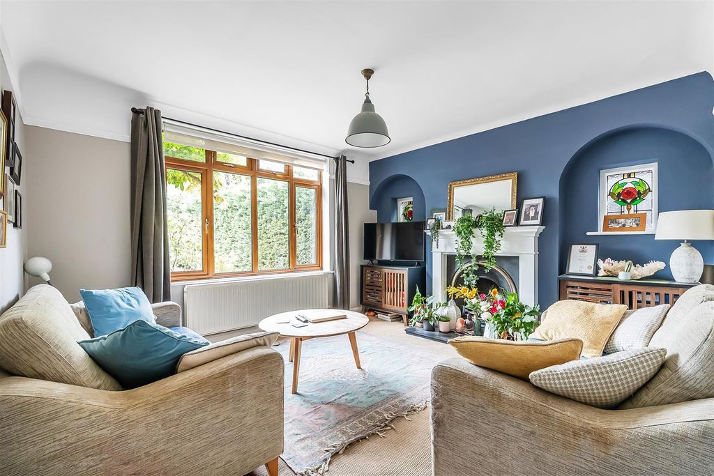 Property photo 2 of 16 29-Deepdene-Avenue-1.Jpg