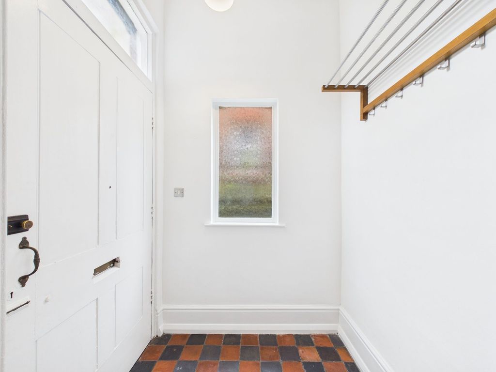 Property photo 2 of 34