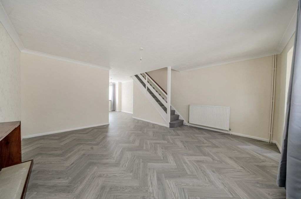 Property photo 2 of 11 1511895-16-1A033F...