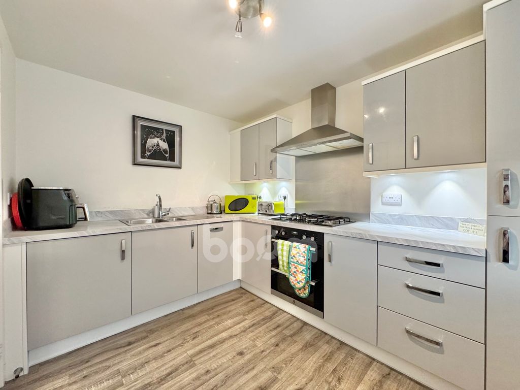 Property photo 3 of 27 Annickbank Wynd, Irvine Kitchen Pic