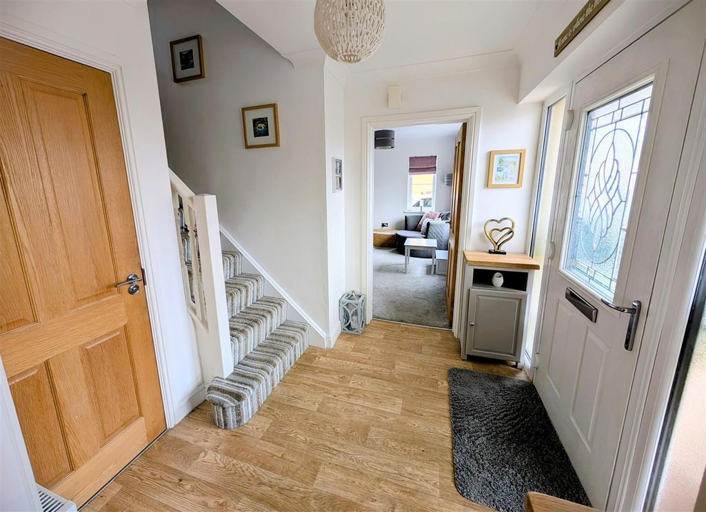 Property photo 2 of 23 8092.Jpg