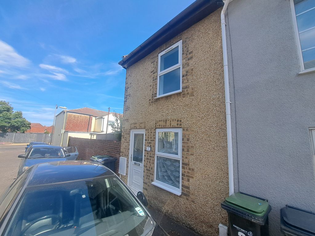 Property photo 1 of 10 End Of Terrace