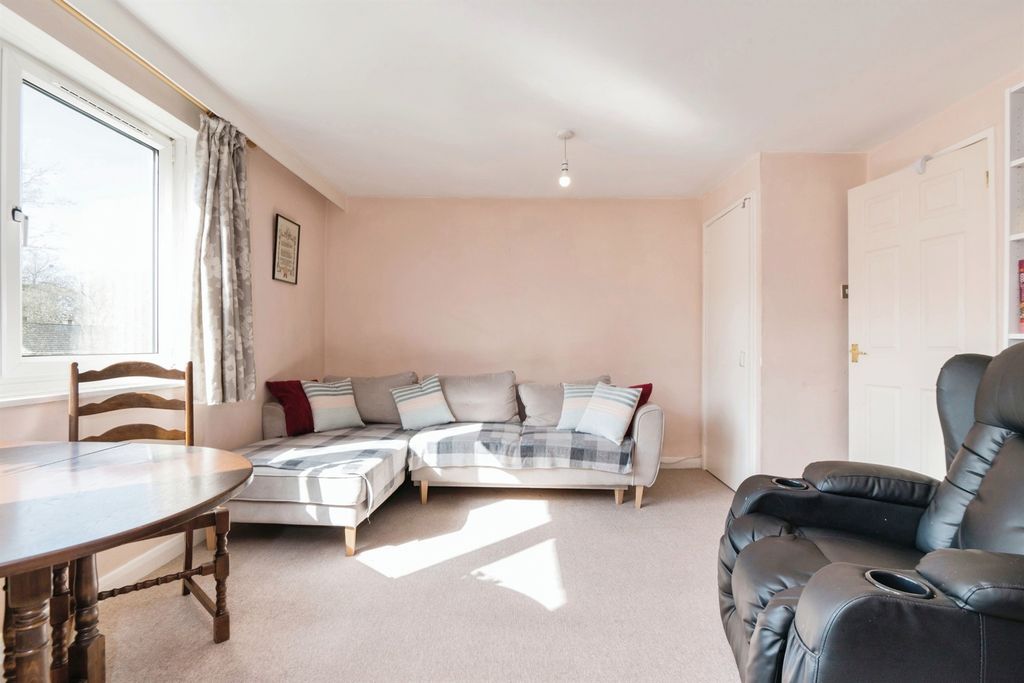 Property photo 3 of 12