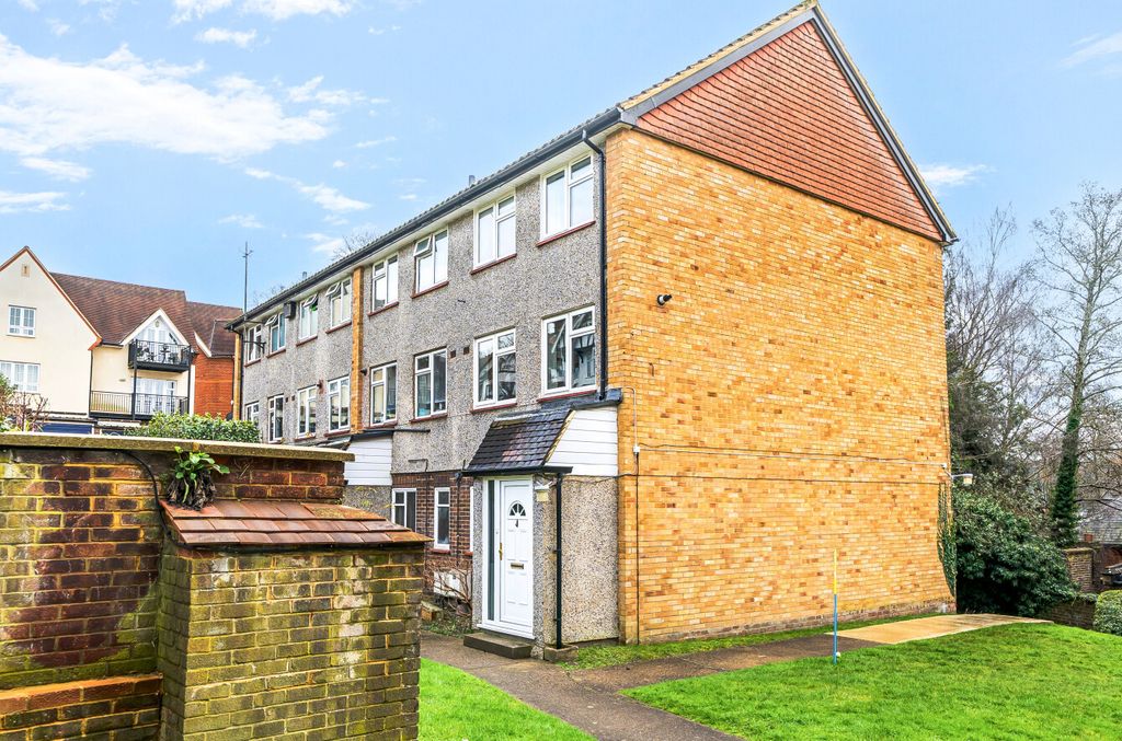 Property photo 1 of 13 1406979-12-698099...