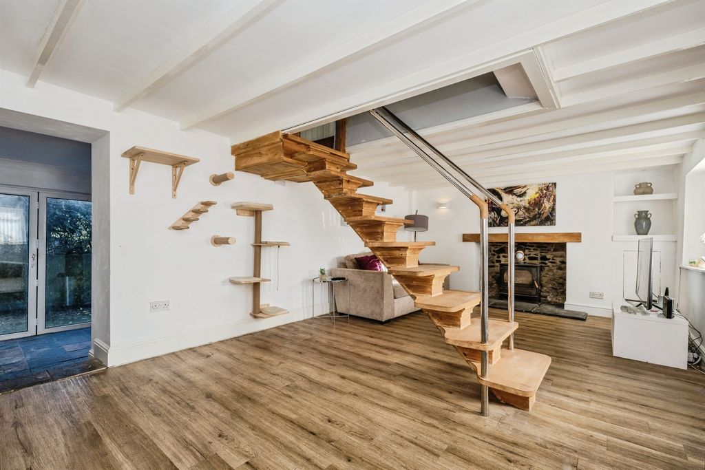 Property photo 3 of 19