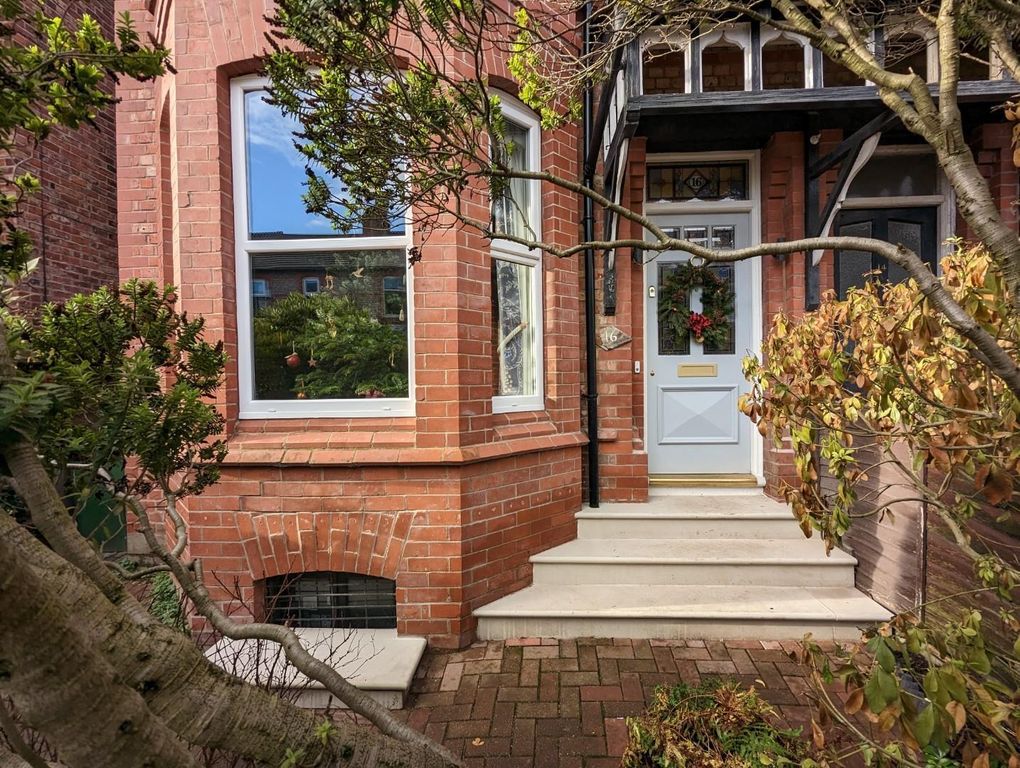 Property photo 1 of 17