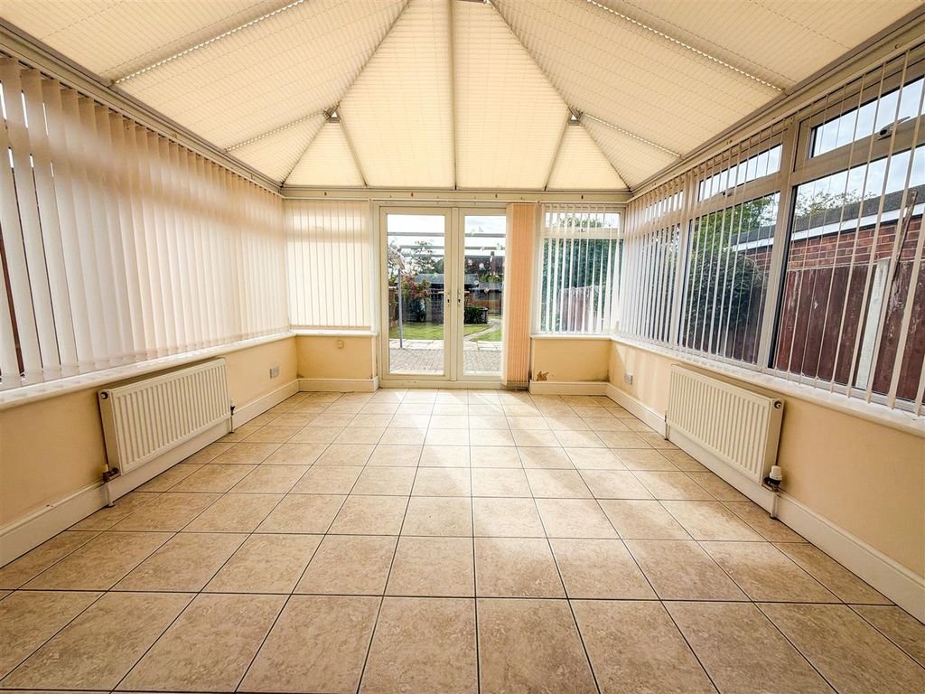 Property photo 3 of 17 Conservatory
