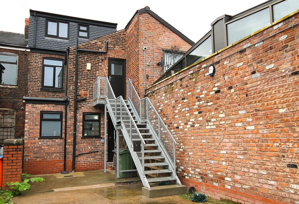 Property photo 1 of 10 External