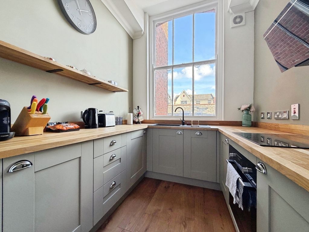 Property photo 3 of 9 Kitchen