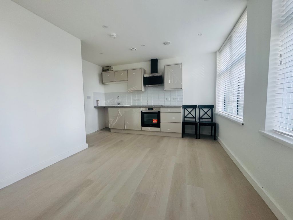 Property photo 1 of 6 Living Room