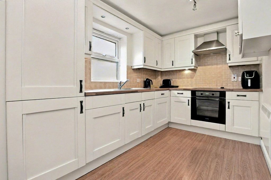 Property photo 2 of 7 Picture No. 08