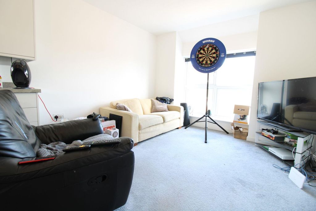 Property photo 3 of 8 Lounge (Alto Id: 155226523)