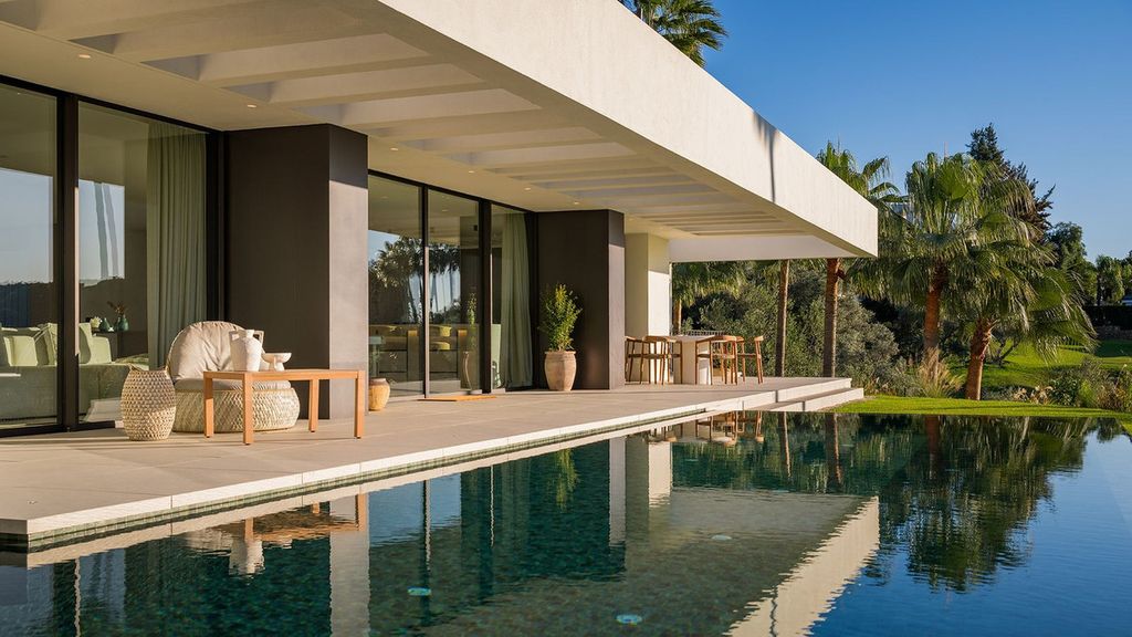 Property photo 2 of 47