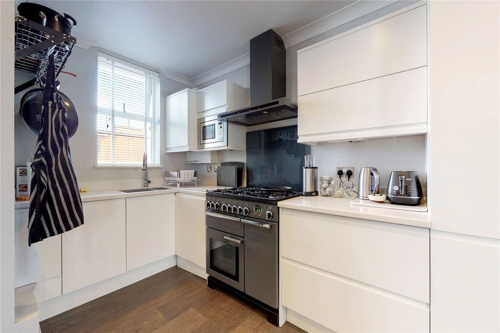 Property photo 3 of 23 Kitchen