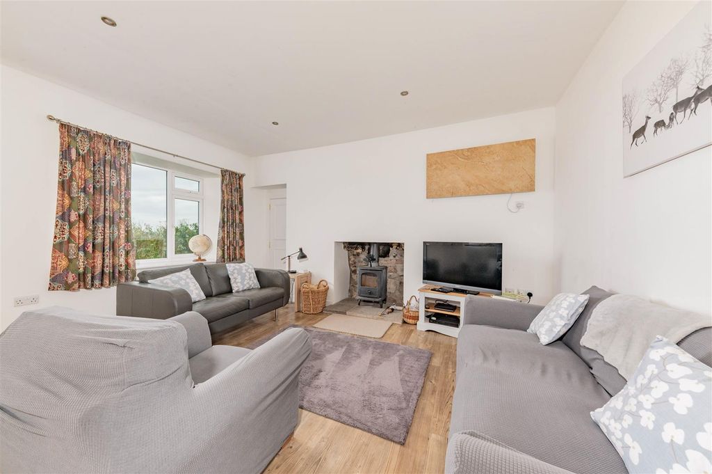 Property photo 3 of 20 Chapelton Cottage Rattray-5.Jpg