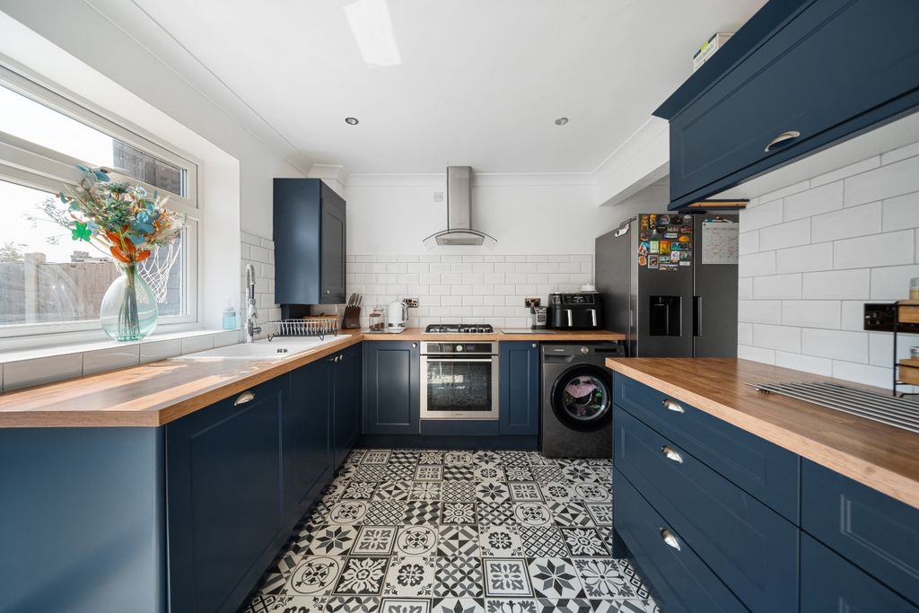 Property photo 3 of 21 5388144