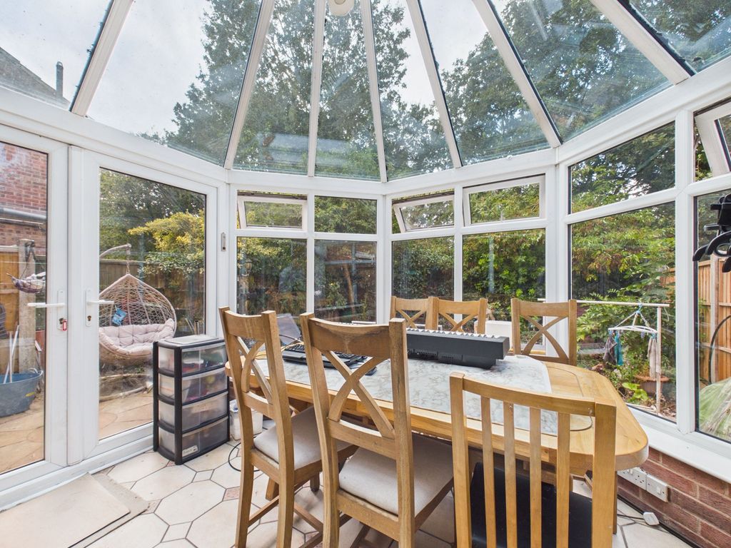 Property photo 3 of 11 Conservatory