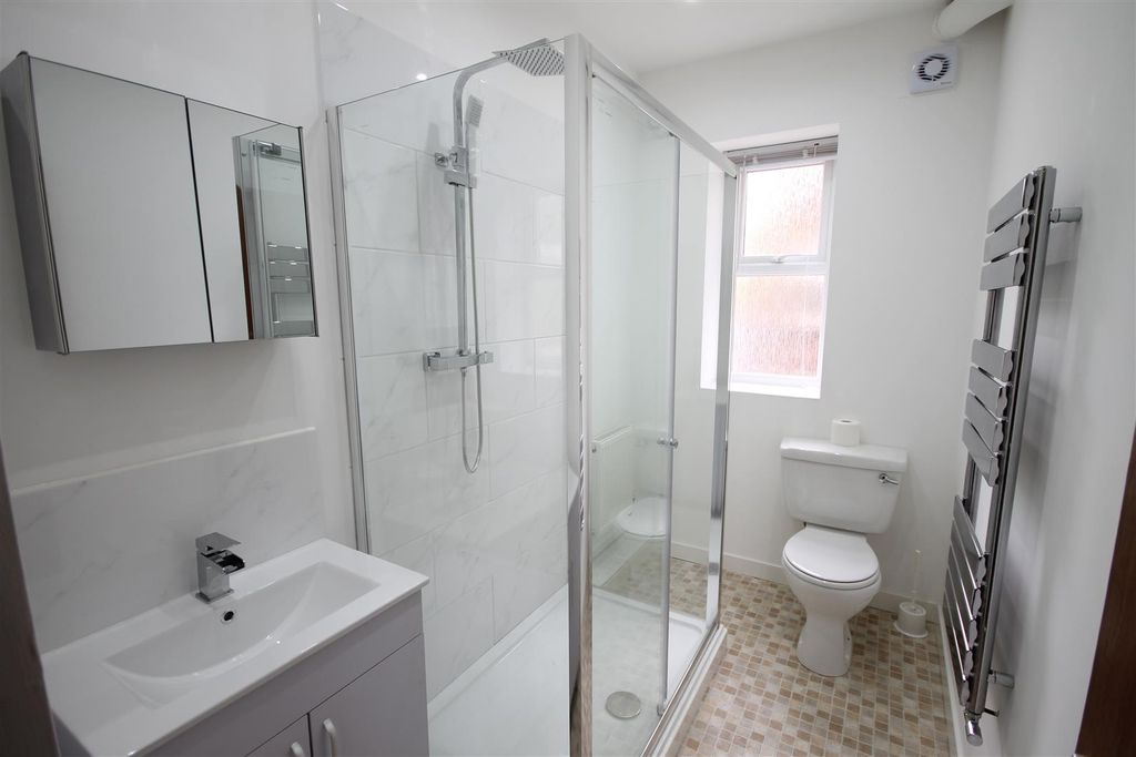 Property photo 2 of 13 Bathroom