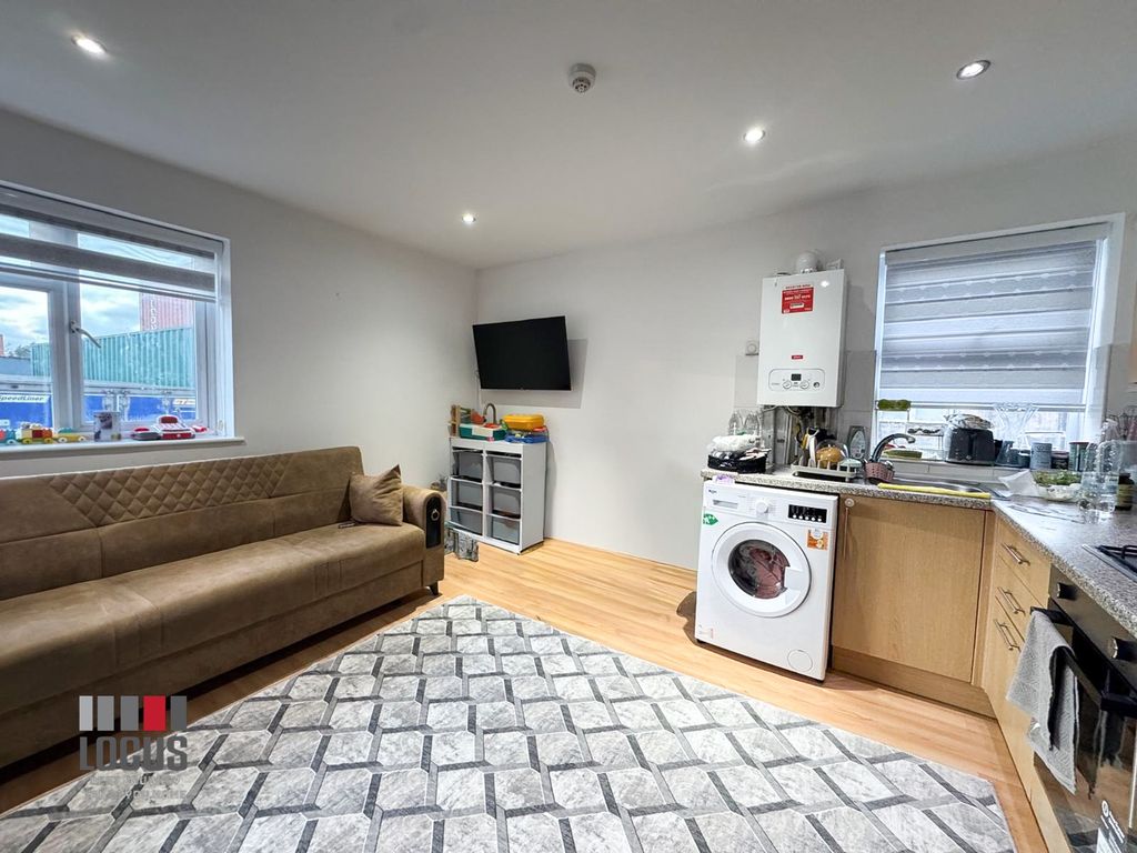 Property photo 1 of 5 Photo 5