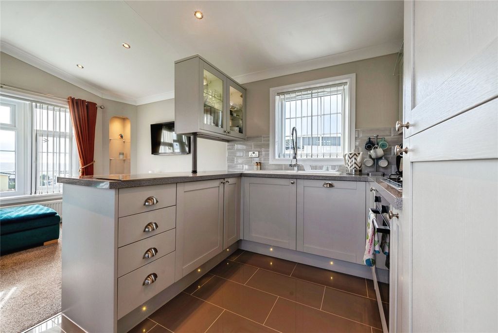 Property photo 3 of 17 Picture No. 22