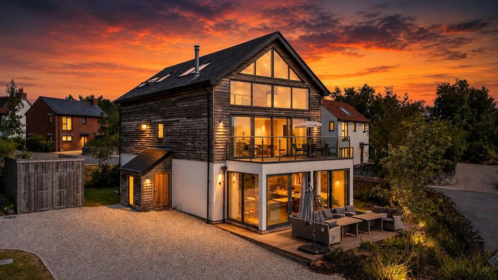 Property photo 1 of 45 25 Beaumont Twilight.Jpg