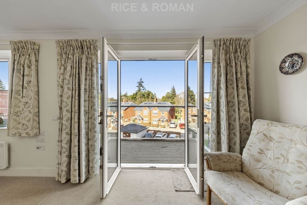 Property photo 2 of 23