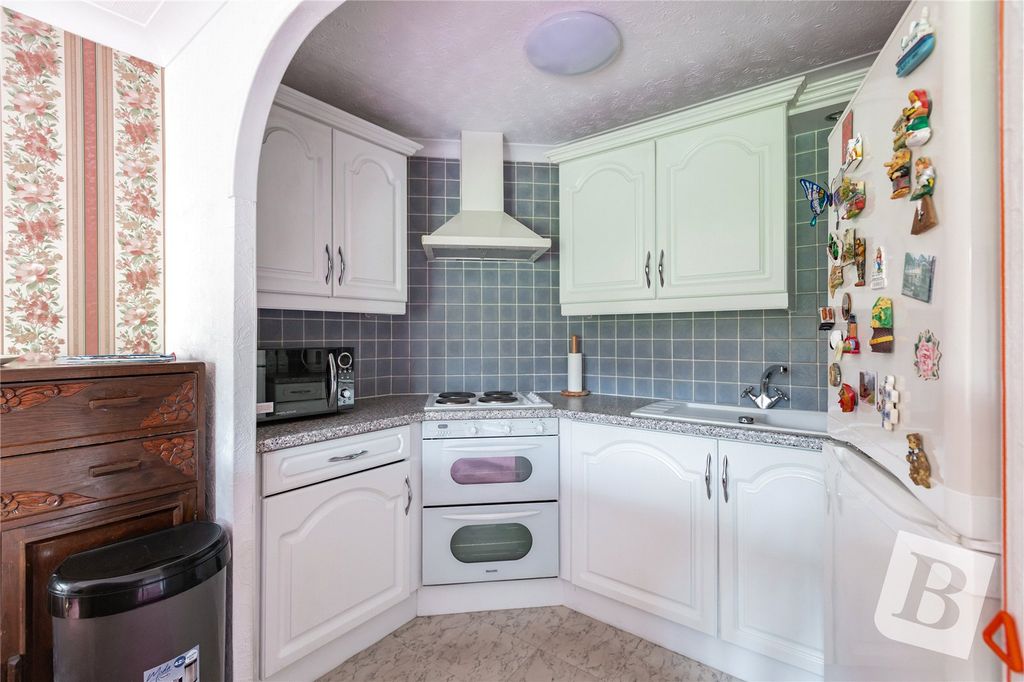 Property photo 2 of 9 Kitchen