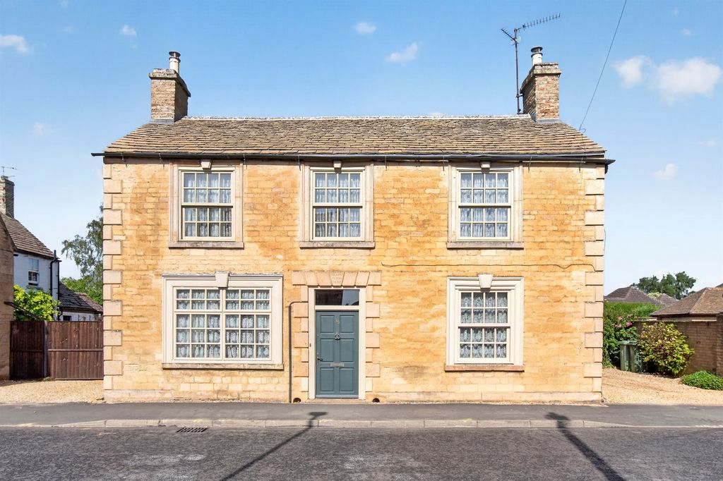 Property photo 1 of 32