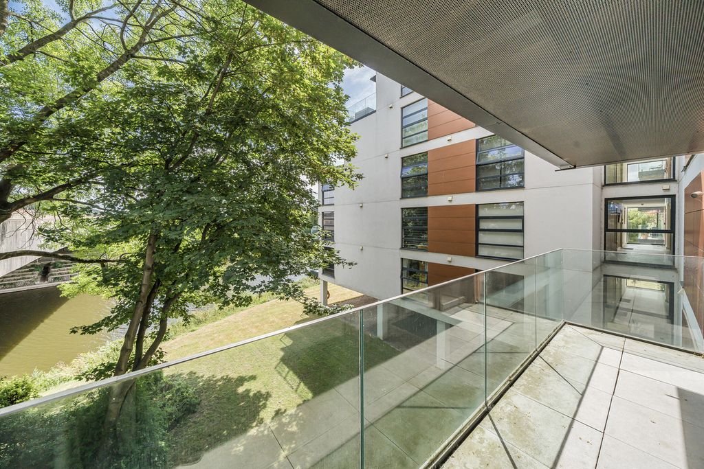 Property photo 2 of 19