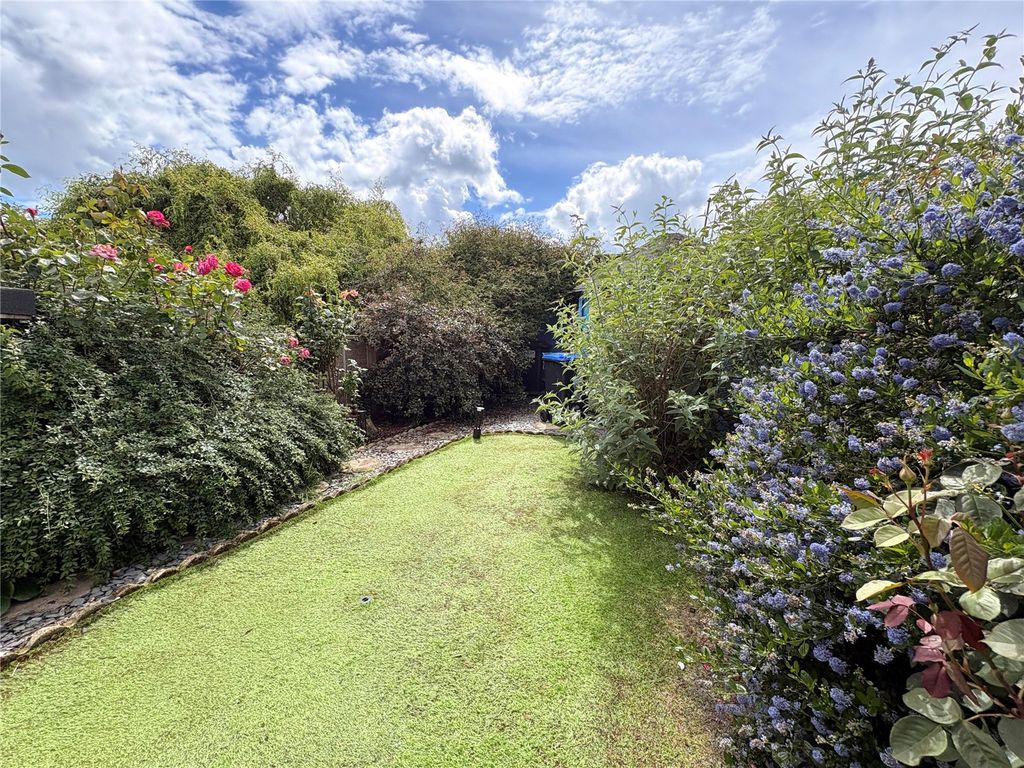 Property photo 2 of 27 Picture No. 16