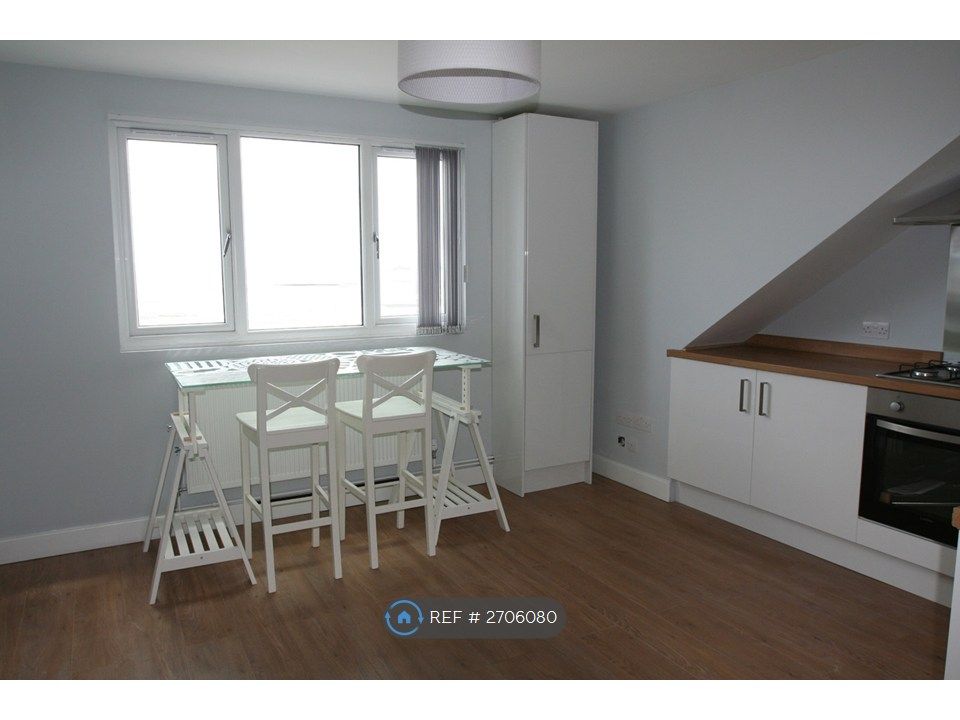 Property photo 3 of 12 Kitchen / Living Room