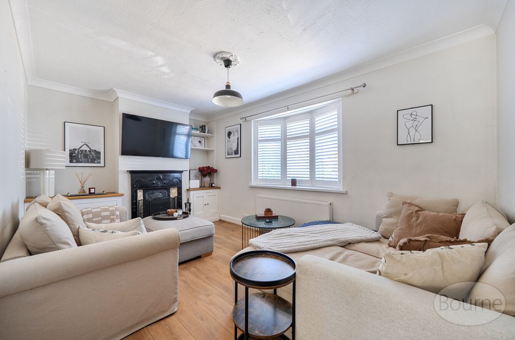Property photo 2 of 22 52364217-Beb3-474...
