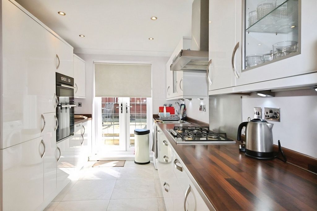 Property photo 2 of 14 Kitchen