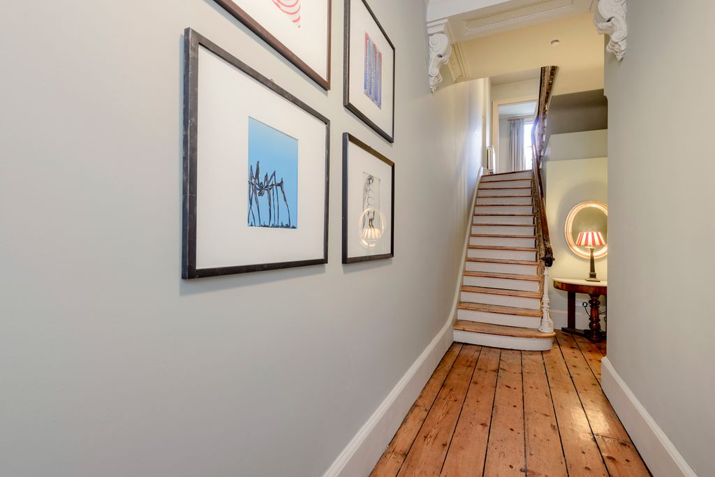 Property photo 2 of 13 29 Westwick Gdns-9727.Jpg