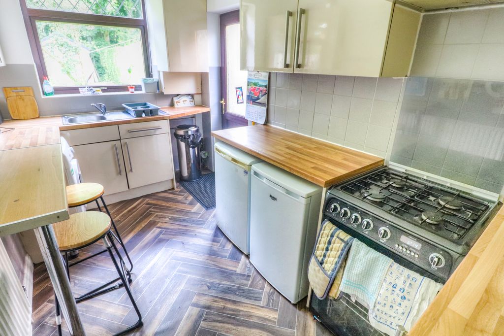 Property photo 3 of 16 Dining Kitchen