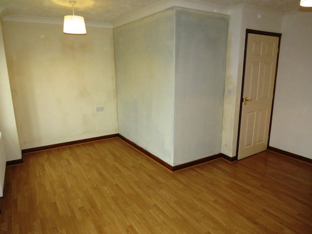 Property photo 3 of 9 Living Room