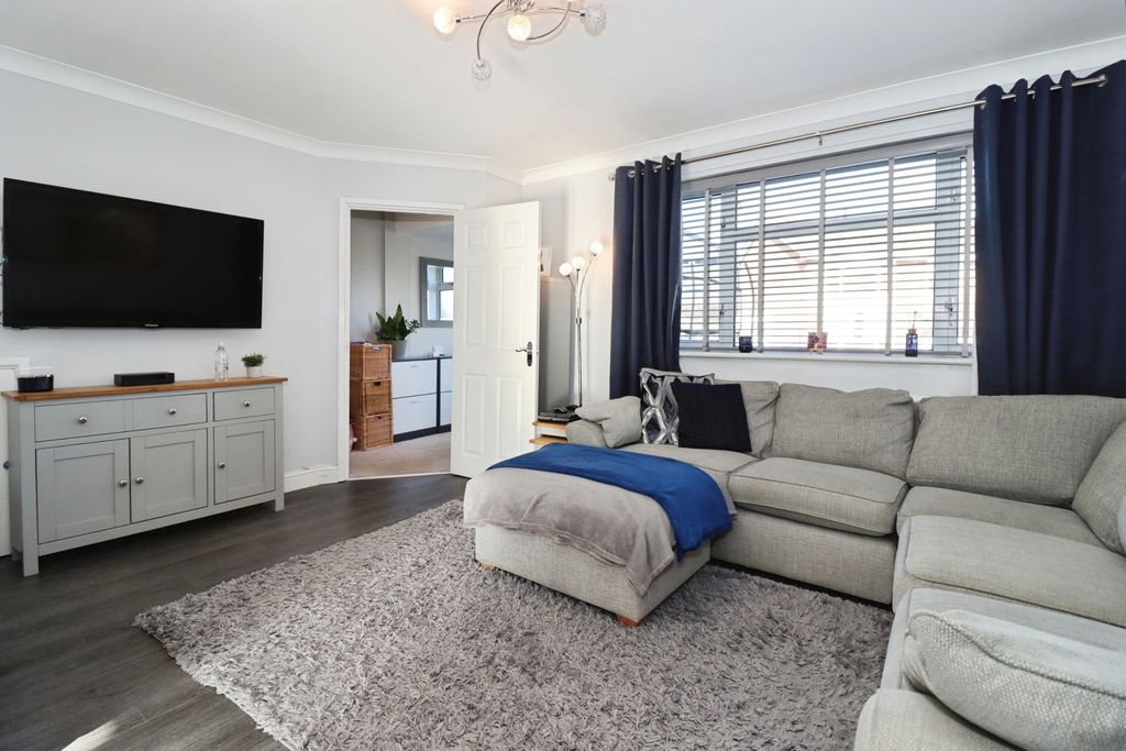 Property photo 3 of 17 Photo