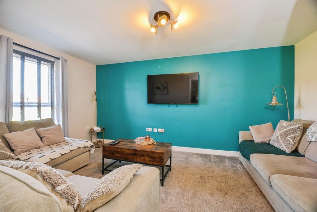 Property photo 3 of 17