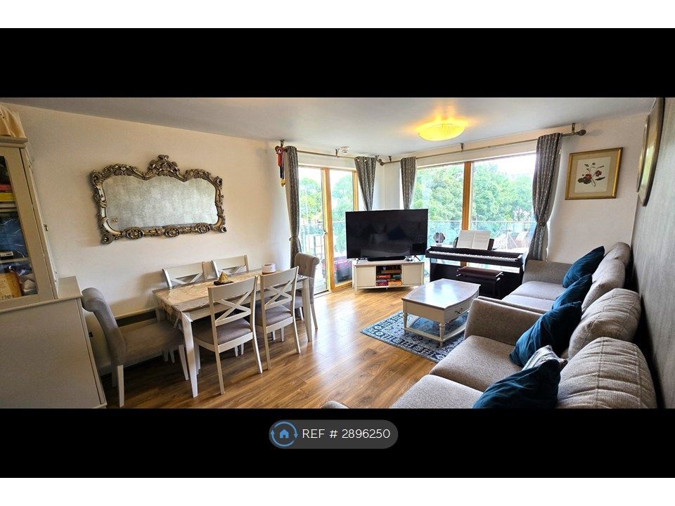 Property photo 2 of 32