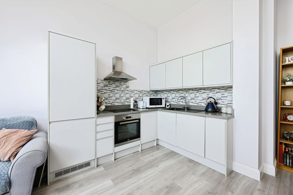 Property photo 3 of 11 Pbox-Img.Jpg