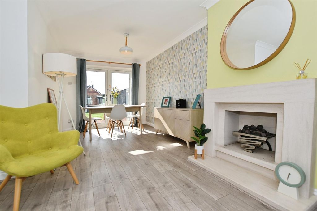 Property photo 1 of 23 E763F8F6-Lounge 20Feature.Jpg