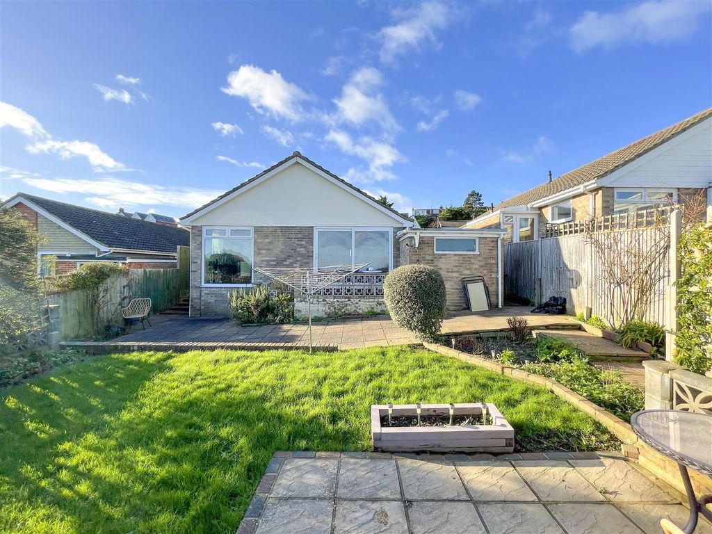 Property photo 2 of 17