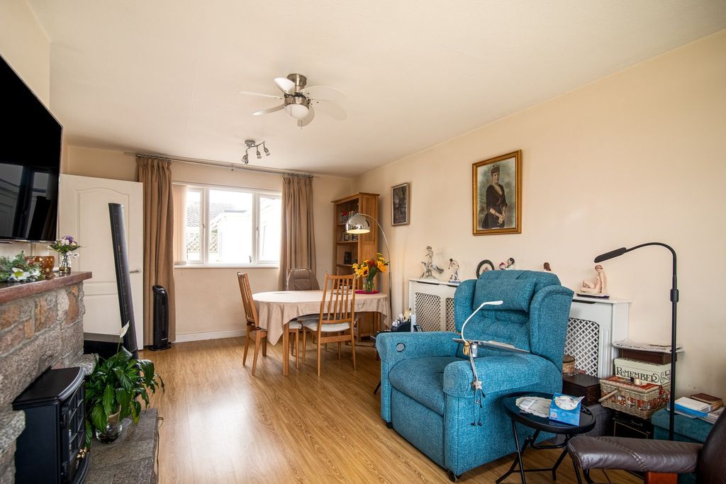 Property photo 2 of 24
