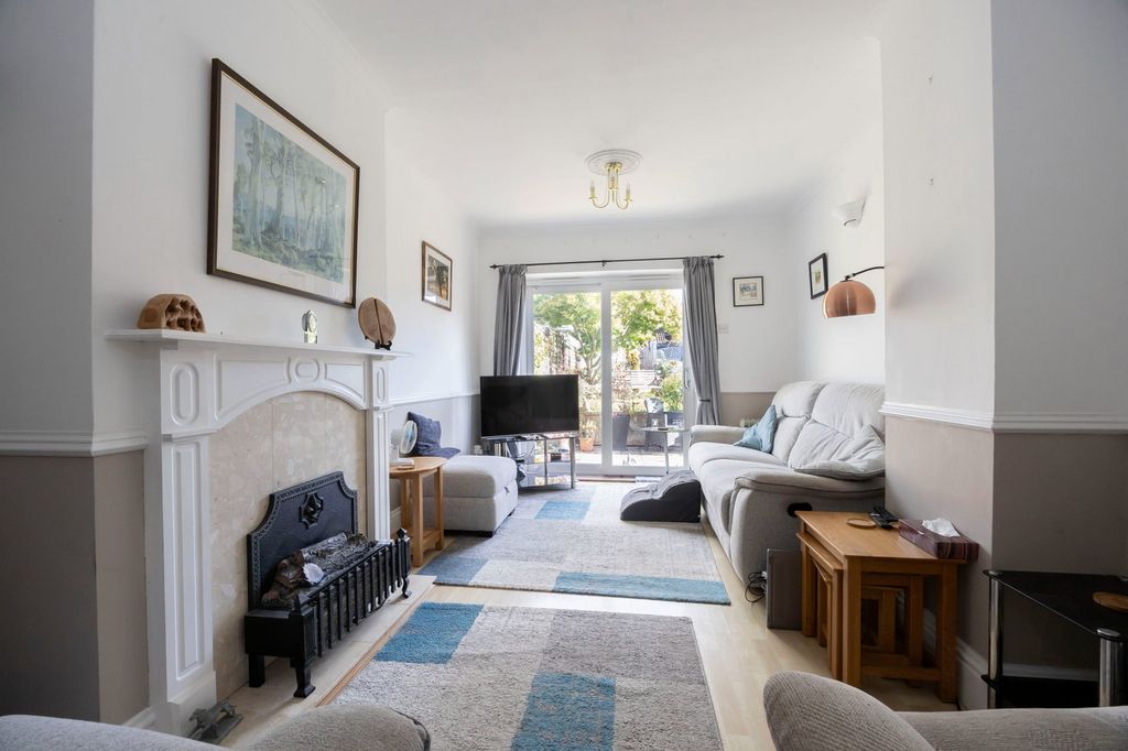 Property photo 2 of 17