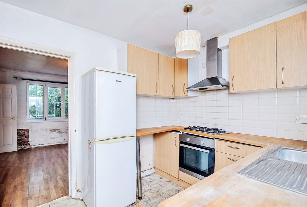 Property photo 3 of 17